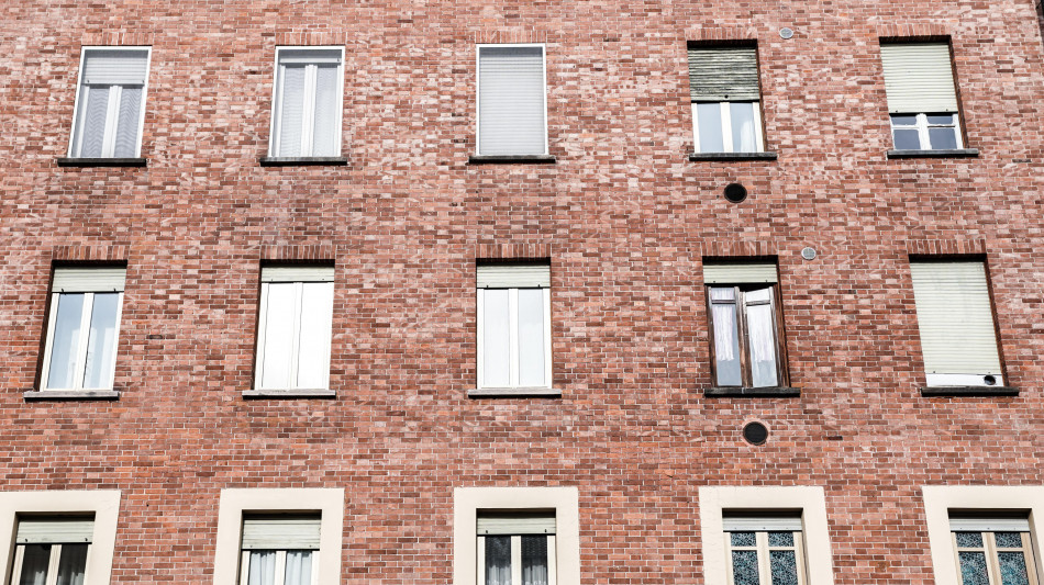 Cristalli liquidi trasformano finestre in mini-impianti solari