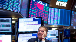 Wall Street trébuche, le Nasdaq perd près de 4%, entraîné par Meta (Facebook)