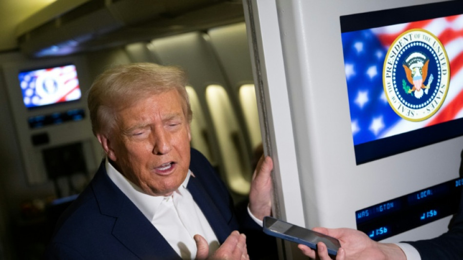 Trump conversa com l&iacute;deres do Catar em escala de viagem &agrave; &Aacute;sia