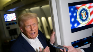 Trump conversa com l&iacute;deres do Catar em escala de viagem &agrave; &Aacute;sia