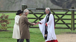 Em tratamento de câncer, Charles III assiste a uma missa em Sandringham