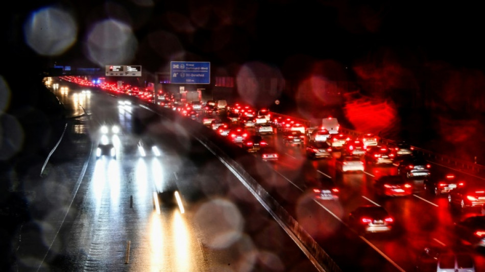 DGB-Chef bringt Tempo 100 auf Autobahnen und Tempo 30 in St&auml;dten ins Gespr&auml;ch