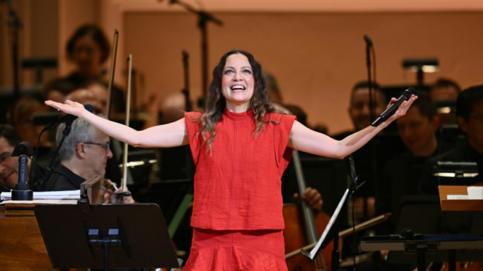 Novo &aacute;lbum de Natalia Lafourcade celebra a experi&ecirc;ncia do ao vivo