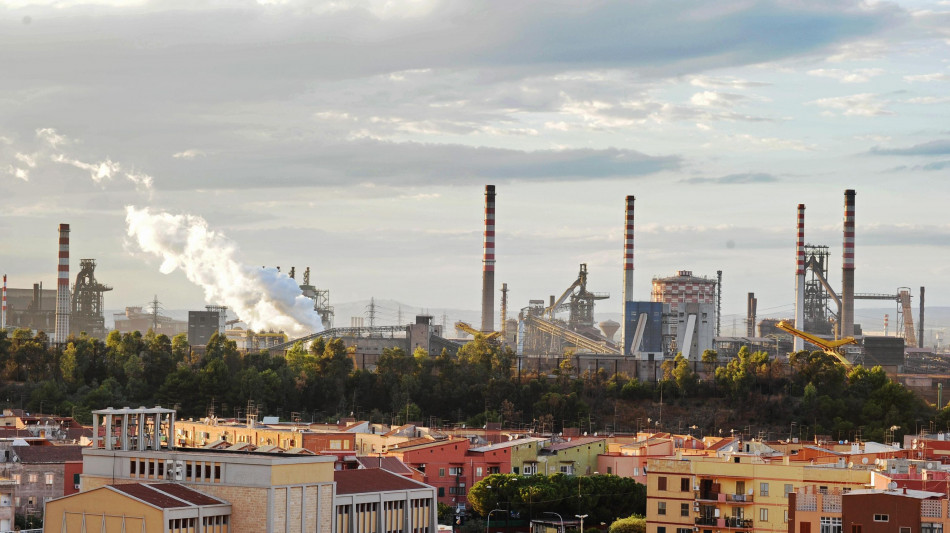 Tribunale, 'sospendere attivit&agrave; stabilimento Ilva per rischi su salute'