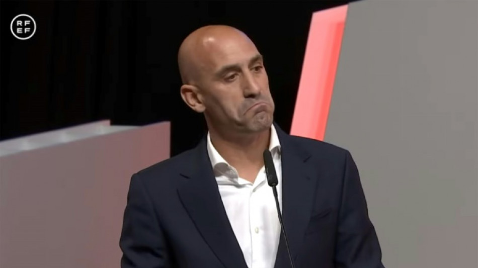 Federa&ccedil;&atilde;o Espanhola pede desculpas por comportamento 'inaceit&aacute;vel' de Rubiales