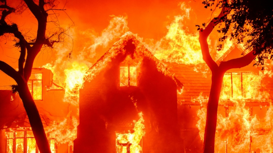 Inc&ecirc;ndios fora de controle amea&ccedil;am Hollywood