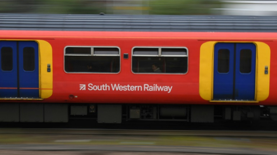 Reino Unido inicia processo de reestatiza&ccedil;&atilde;o do sistema ferrovi&aacute;rio