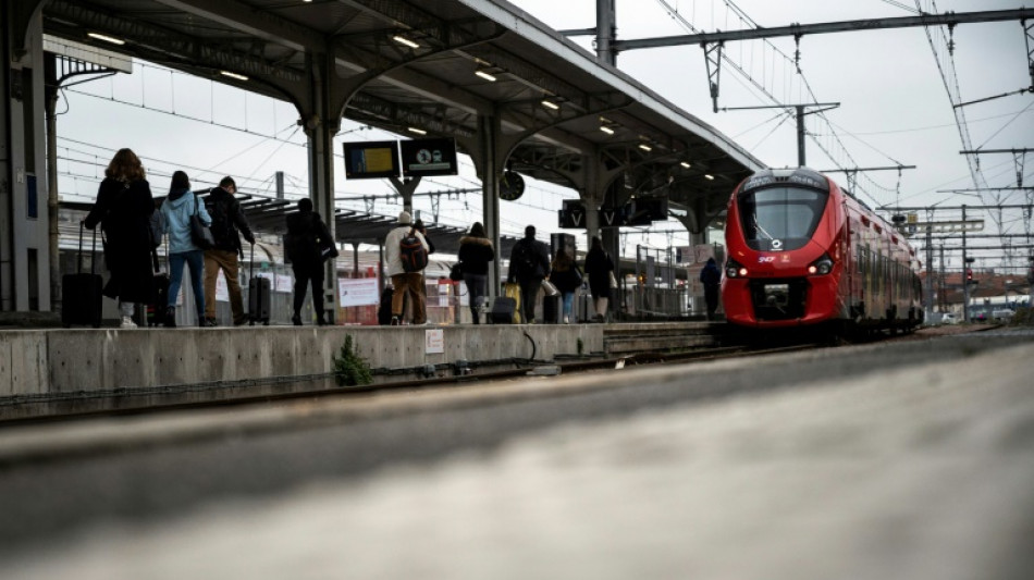 Weiter zahlreiche Zugausfälle wegen streikender Kontrolleure in Frankreich