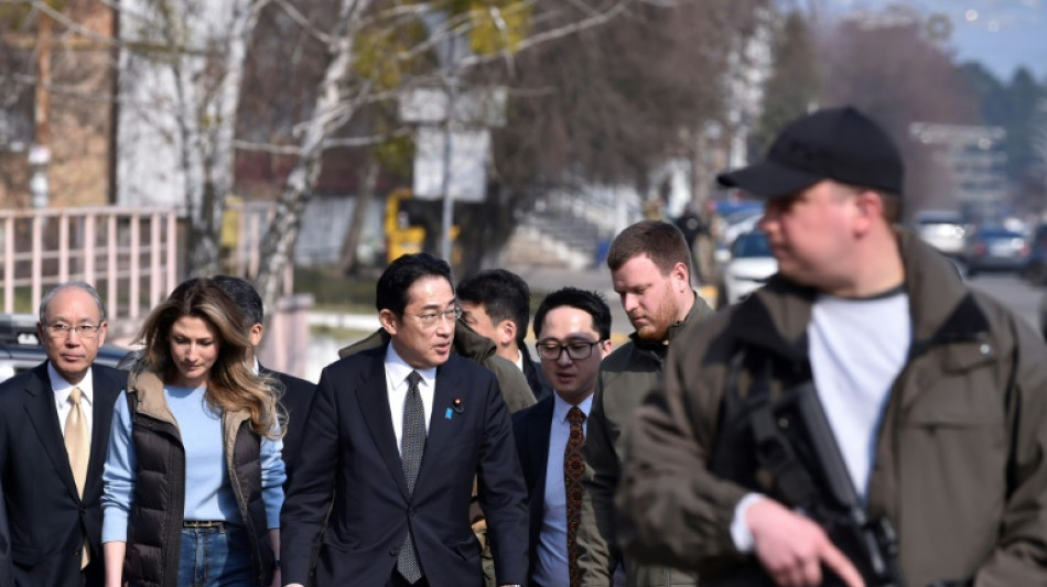 El primer ministro japon&eacute;s visita la localidad ucraniana m&aacute;rtir de Bucha