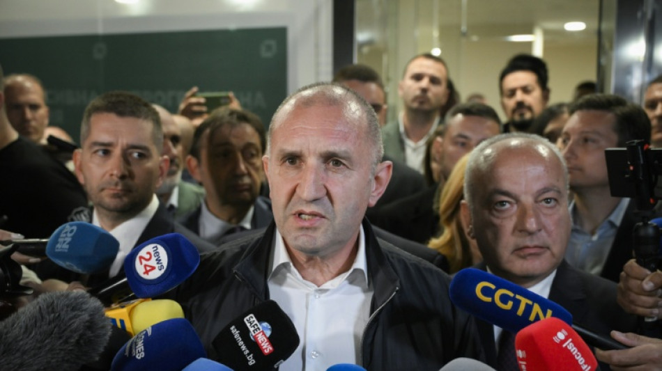 Expresidente de Bulgaria promete un "gobierno estable" tras su ventaja en las legislativas