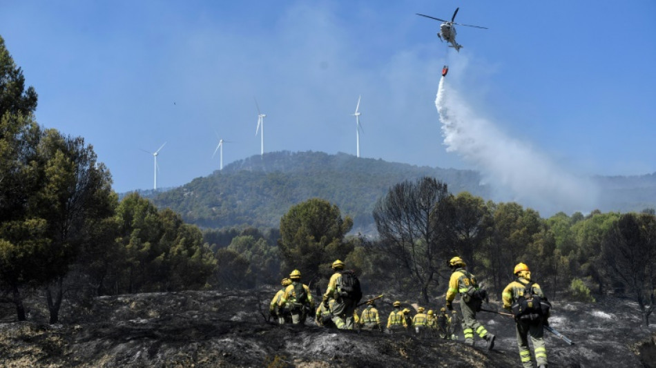 Feuerwehr in Spanien kämpft weiter gegen Waldbrände