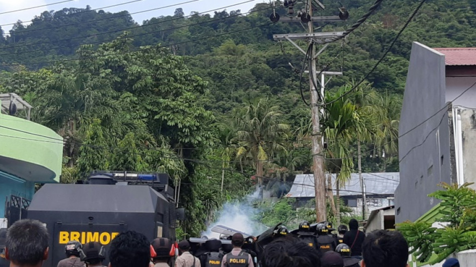 Indonesia police use water cannon against Papua protesters