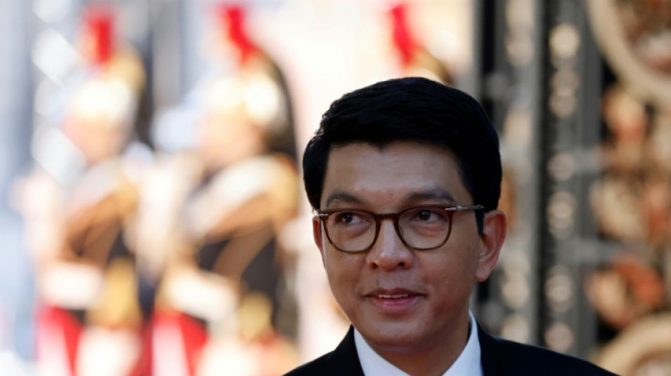 Presidente deposto confirma que abandonou Madagascar