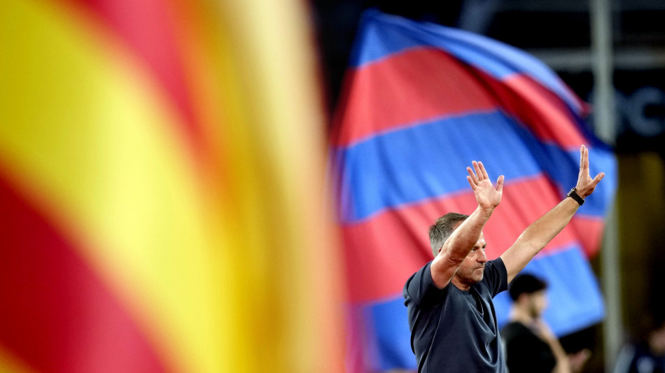 Hansi Flick prolunga col Barcellona fino al 2027