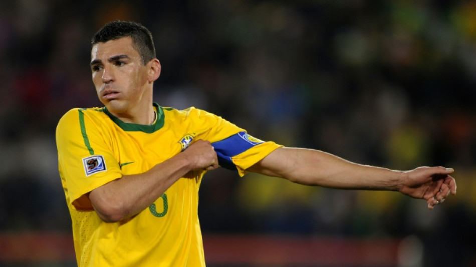 Ex-zagueiro L&uacute;cio &eacute; internado ap&oacute;s sofrer queimaduras em acidente dom&eacute;stico