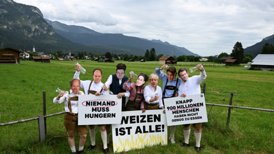 Demonstration von Kritikern des G7-Gipfels in Garmisch-Partenkirchen