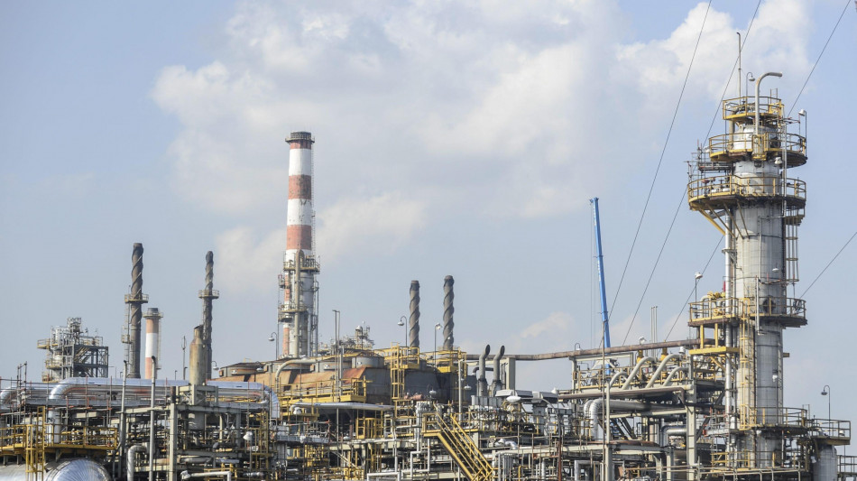 Il petrolio chiude in calo a New York a 65,17 dollari