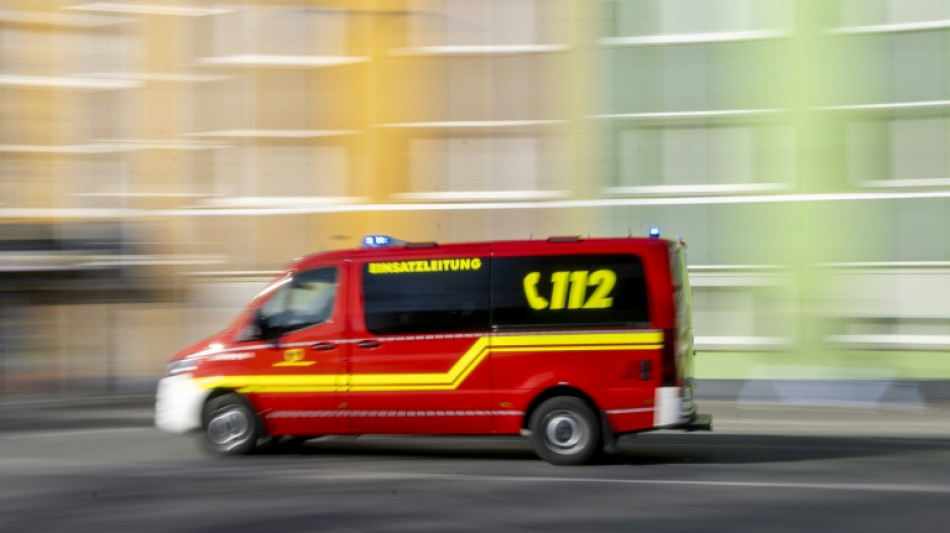 Reisebus kommt von Autobahn ab: Zwei Tote und mehrere Schwerverletzte in Bayern