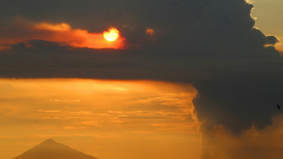Indonesia eleva el nivel de alerta de un volc&aacute;n formado por restos del Krakatoa