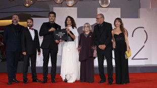 Touzani al lido con la scritta 'Stop Genocide in Gaza'