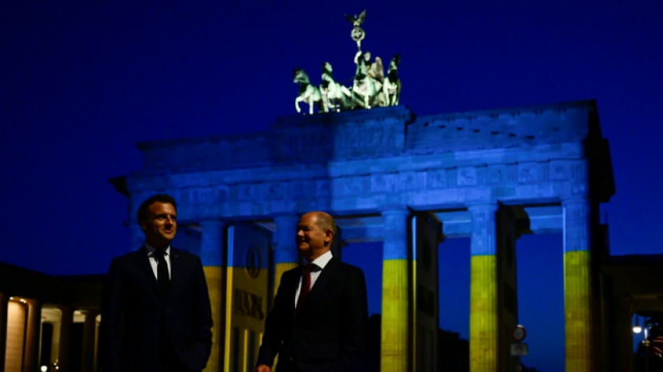 Scholz und Macron setzen am Brandenburger Tor Zeichen für die Ukraine