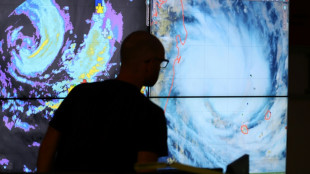 Confinement décrété à La Réunion sous la menace d'un cyclone historique