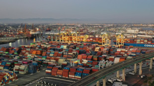Falta de estibadores cierra dos puertos de California