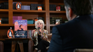 Isabel Allende compara los centros para migrantes en EEUU con "campos de concentración"