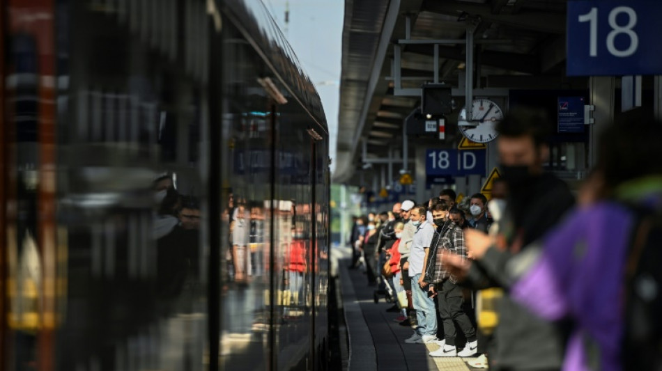 Fahrgastzahlen im Bus- und Bahnverkehr noch nicht wieder auf Vor-Corona-Level