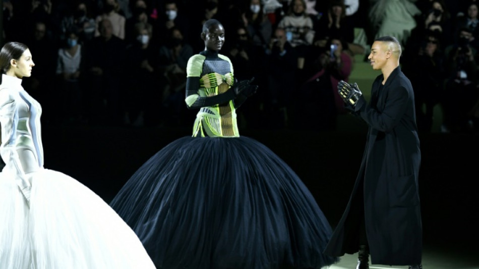 Mode &agrave; Paris: Balmain et Balenciaga se mobilisent pour l'Ukraine