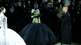 Mode &agrave; Paris: Balmain et Balenciaga se mobilisent pour l'Ukraine