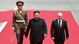 Tapis rouge pour Poutine en Cor&eacute;e du Nord venu renforcer la coop&eacute;ration militaire