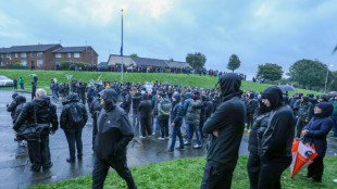 Nordirland: 2000 Menschen blockieren umstrittene Parade des Oranier-Ordens