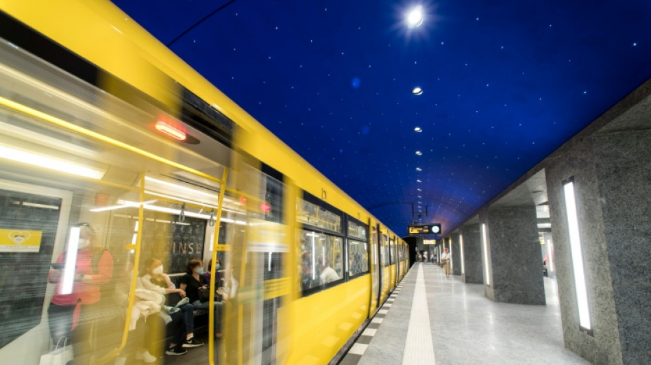 Rollstuhlfahrer von U-Bahn in Berlin mitgerissen und t&ouml;dlich verletzt