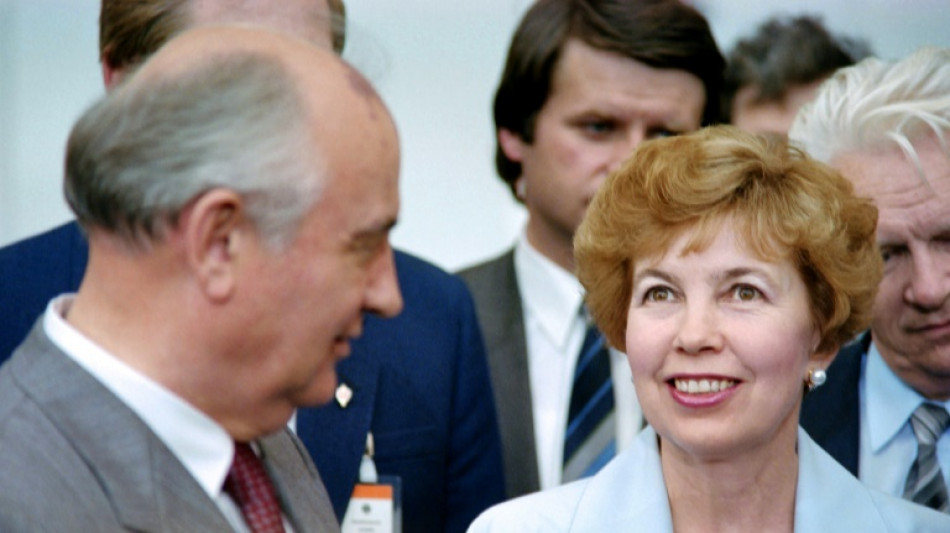 Derri&egrave;re Mikha&iuml;l et la perestro&iuml;ka, Ra&iuml;ssa Gorbatcheva