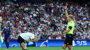 Schock f&uuml;r DFB-Frauen: Rot f&uuml;r Hendrich, Linder verletzt