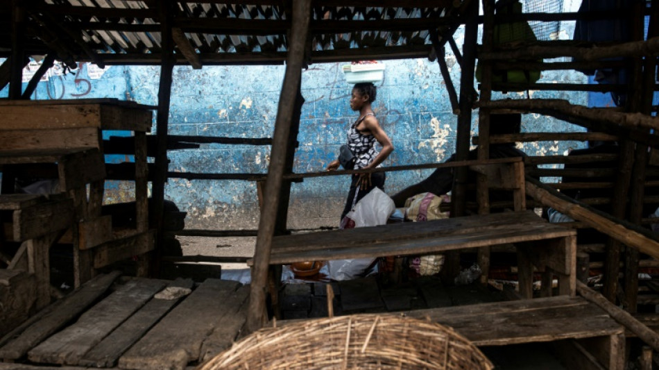 A luta de Serra Leoa para manter jovens gr&aacute;vidas nas escolas