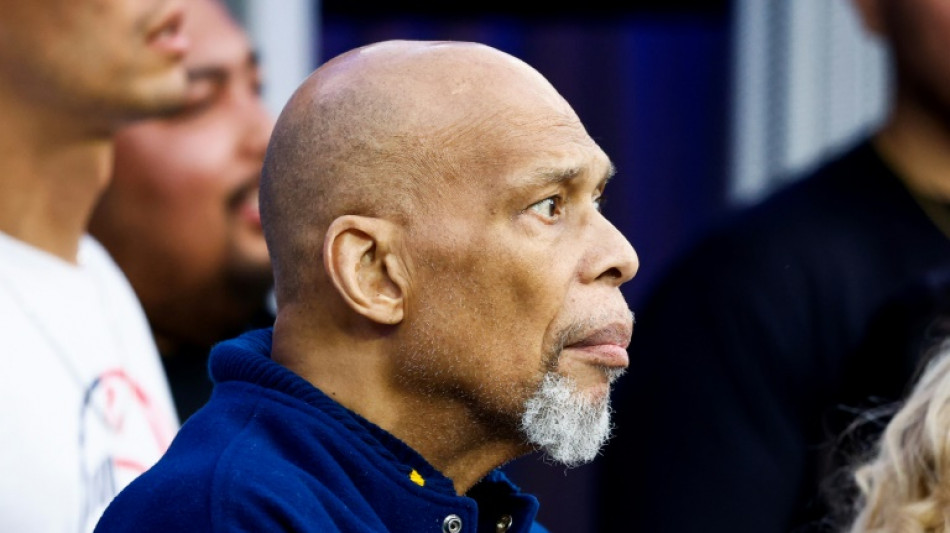 La leyenda de la NBA Abdul-Jabbar fue hospitalizado tras ca&iacute;da en un concierto