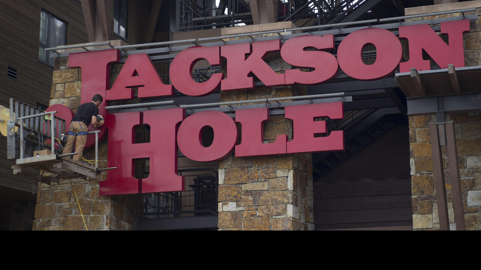 Borsa: l'Europa migliora, Wall Street negativa, Milano +0,1%