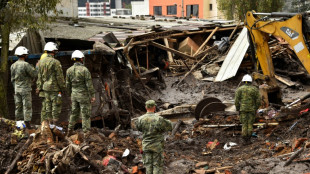 Dieciocho muertos y decenas de heridos por aluvión que arrasó cancha deportiva en Quito