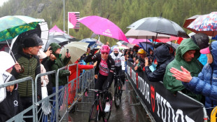 La 16ª etapa del Giro, recortada en medio de la confusión