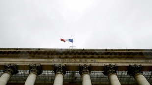 La Bourse de Paris sous les 8.000 points, le taux fran&ccedil;ais continue de flamber