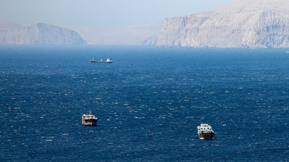 Wsj, 'Forzato il blocco navale, gli Usa sparano contro imbarcazione vicino all'Iran