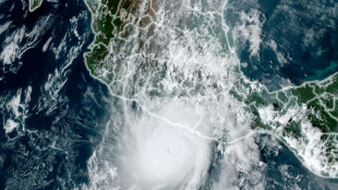 Acapulco segue incomunicável após passagem do furacão Otis
