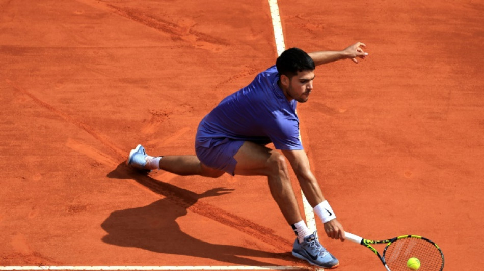 Alcaraz avan&ccedil;a &agrave;s semis de Barcelona; atual campe&atilde;o Ruud &eacute; eliminado