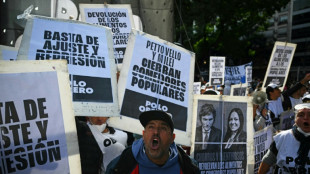 Polícia reprime manifestantes em Buenos Aires e detém 8 pessoas
