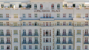 Jogo crom&aacute;tico do franc&ecirc;s Daniel Buren colore o ic&ocirc;nico Copacabana Palace