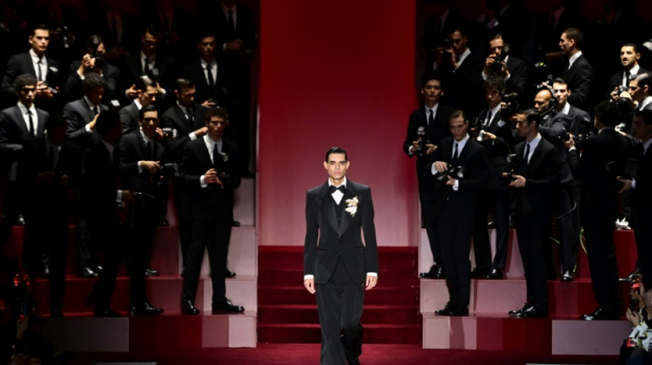 Dolce & Gabbana presenta nueva colecci&oacute;n que exalta el universo glamuroso de Fellini