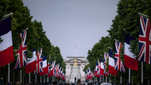Presidente franc&ecirc;s chega ao Reino Unido, a primeira visita de um l&iacute;der europeu desde o Brexit