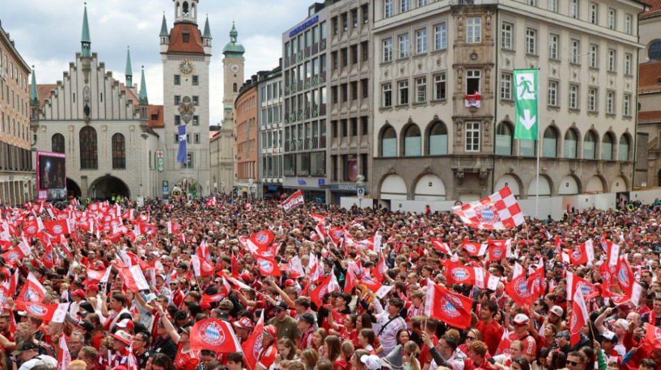 Rund 15.500 Fans feiern Meister-Bayern